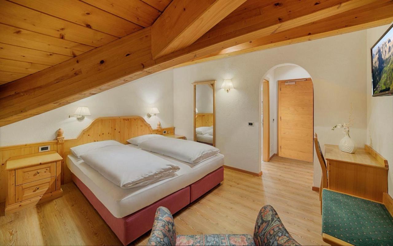 Hotel Villa Eden Corvara In Badia Exterior photo